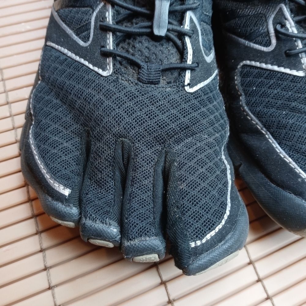 Fila Skelatoes black mesh fabric barefoot shoes. Bungee lace. men's sz 8 . 23 pm - Picture 5 of 10